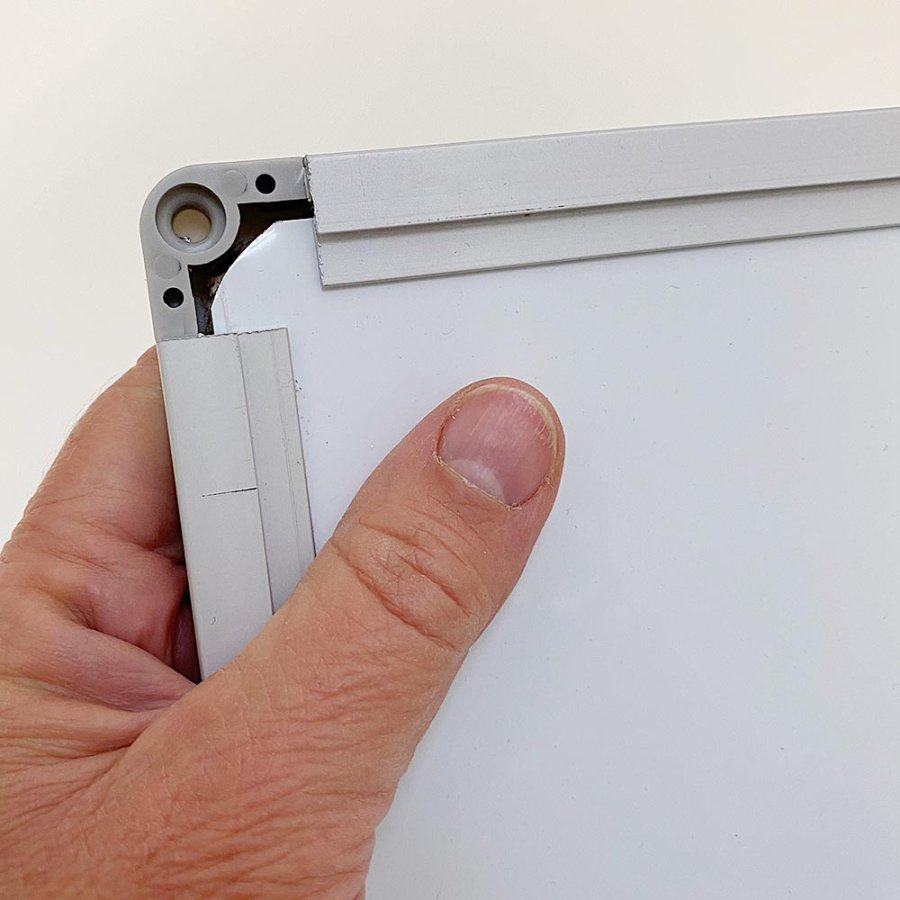 Whiteboard lakeret, 45 x 30 cm, inkl. mikrofiberklud og 6 tusser #8