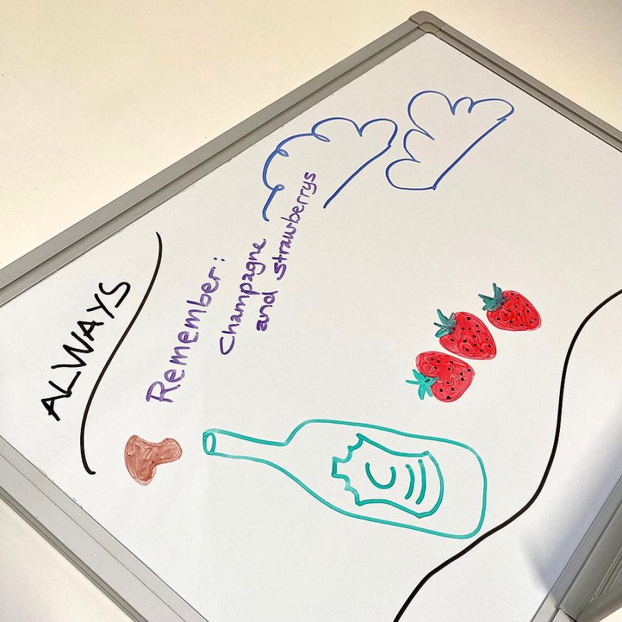 Whiteboard lakeret, 45 x 30 cm, inkl. mikrofiberklud og 6 tusser #10