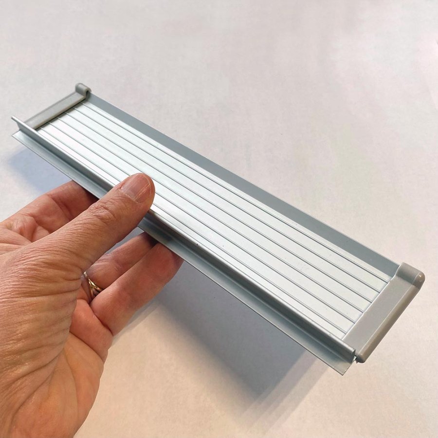 Whiteboard og kork kombitavle s&aelig;t 60x40cm, inkl. sort magnetisk marker, 4 x sorte 20mm magneter, 12 sorte n&aring;le og monteringss&aelig;t