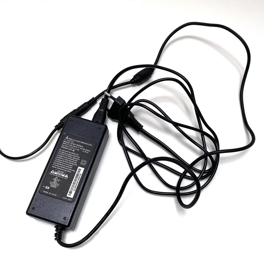 Attraktivt LED &Aring;ben Skilt - Sort Design med R&oslash;d Tekst og Bl&aring; Cirkel