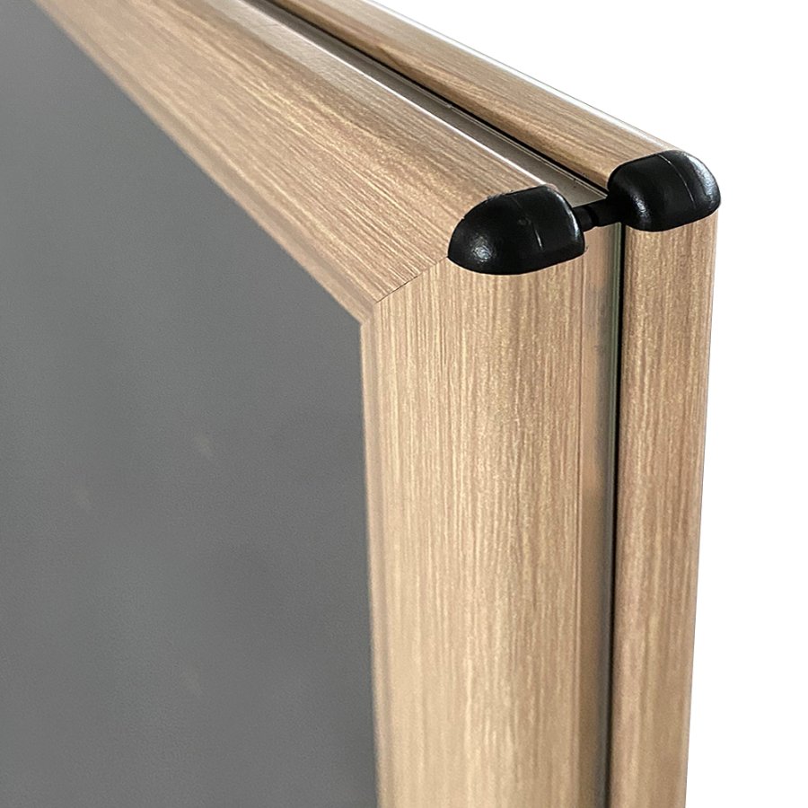 Stilfuldt Wind-Pro Vandbase Gadeskilt i Grå/Light Wood - A1 Størrelse