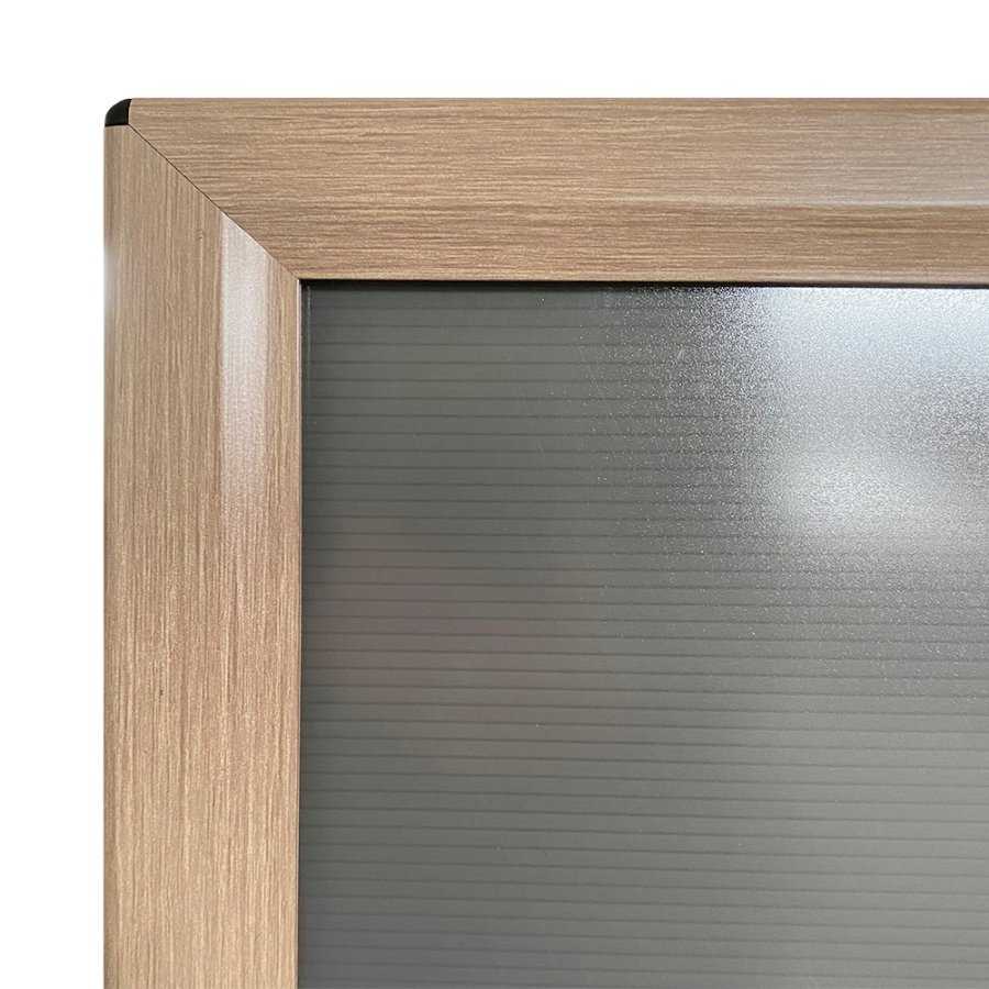 Stilfuldt Wind-Pro Vandbase Gadeskilt i Grå/Light Wood - A1 Størrelse