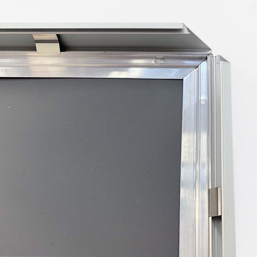 Klikramme med 20mm aluminium fladprofil, s&oslash;lv - A1