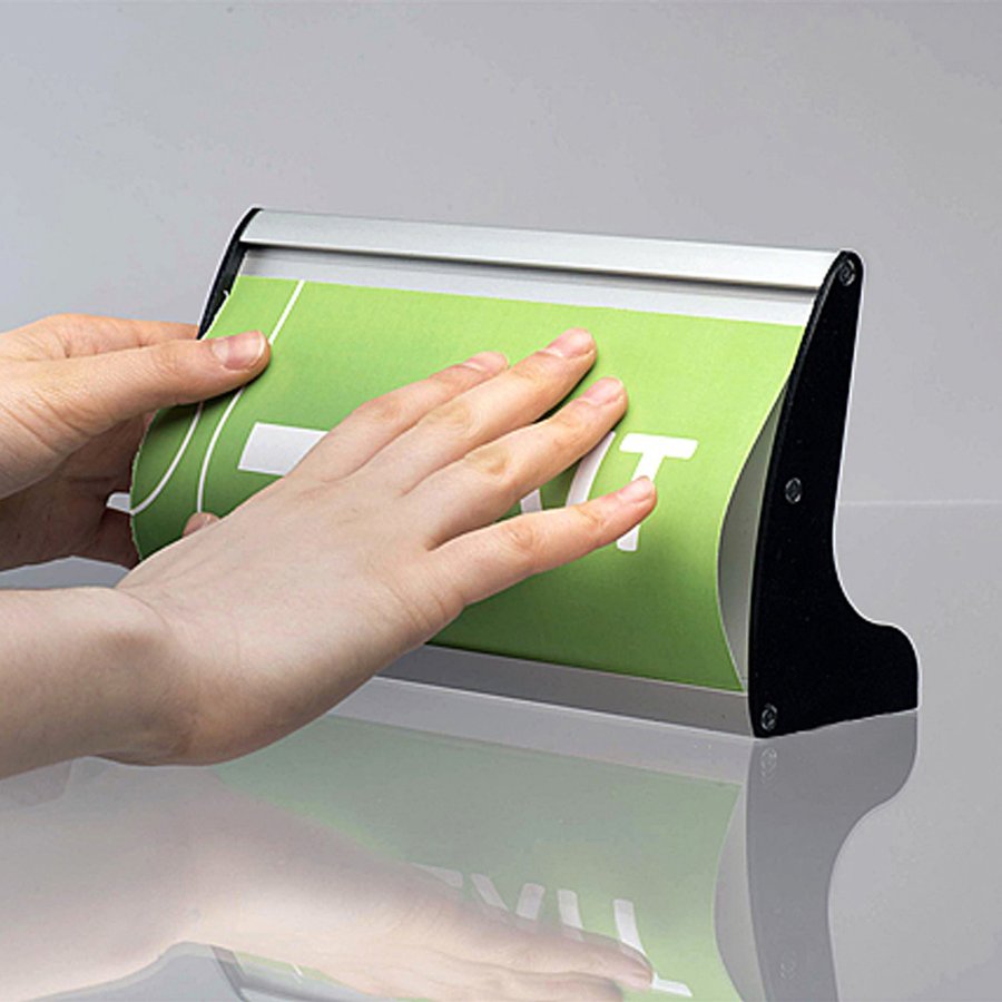 Navneskilt til bord i aluminium profil, s&oslash;lv/sort - 7,4x15cm