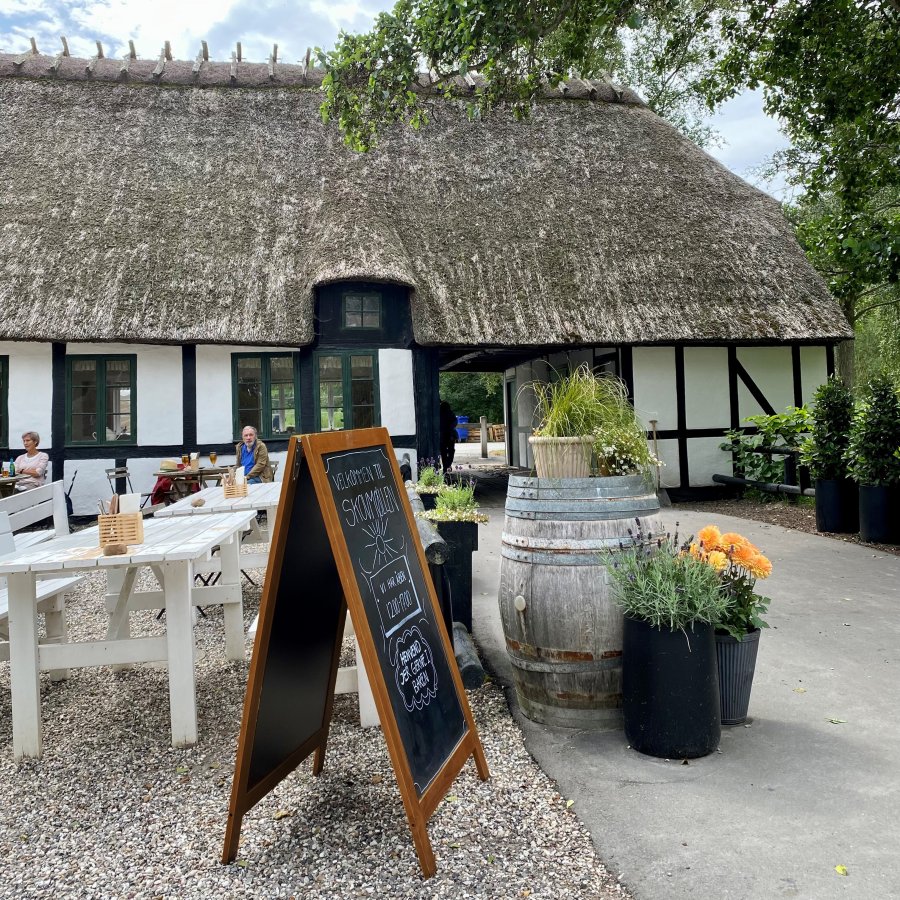 Wooden A-Board, m&oslash;rkbejdset, med st&aring;ltavler, 46 x 68 cm