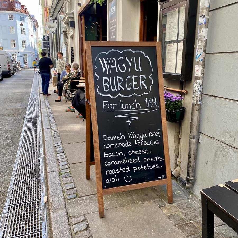 Wooden A-Board, m&oslash;rkbejdset, med st&aring;ltavler, 46 x 68 cm