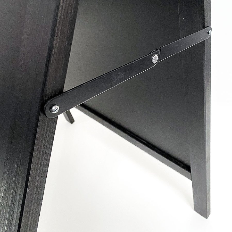 Wooden A-skilt i sortbejdset tr&aelig;, med st&aring;ltavler,  59 x 78 cm