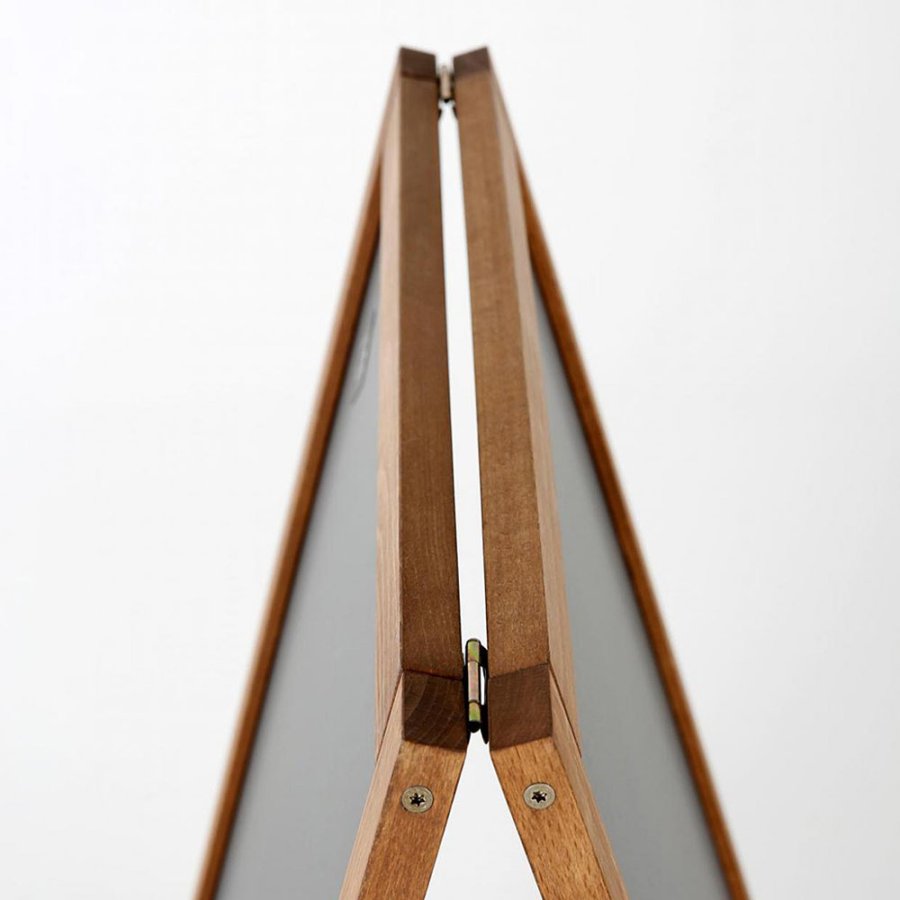 Wooden gadeskilt med st&aring;ltavler, 59 x 119 cm