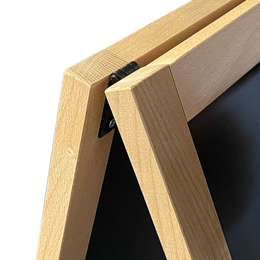 Tr&aelig;skilt i lyst tr&aelig;, m/magnetisk sort skrivetavle samt front plade plakat str. 42,5x87,5cm.