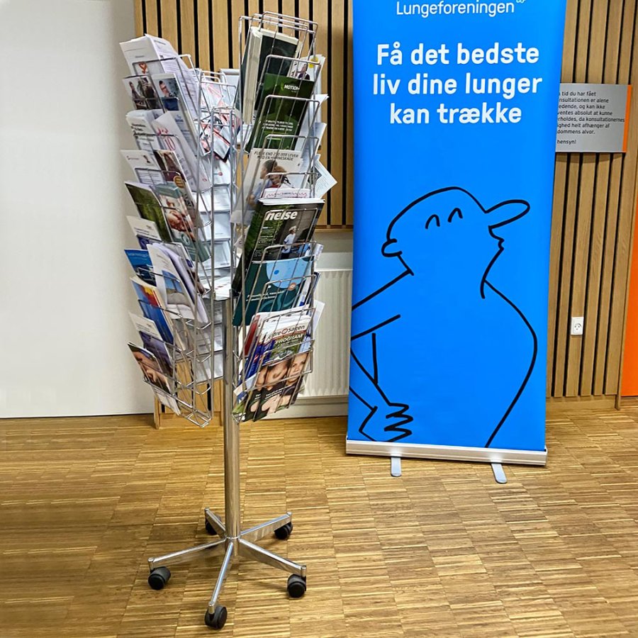 Brochurekarrusel med hjul, 32 x A4