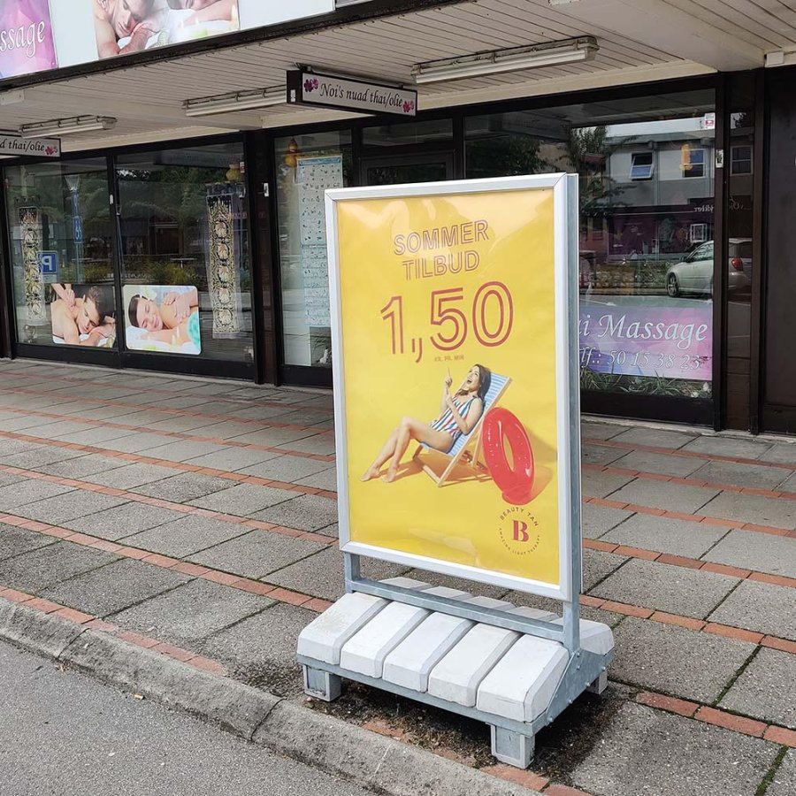 Heavy Outdoor Betonstander Gadeskilt - 100x140 cm