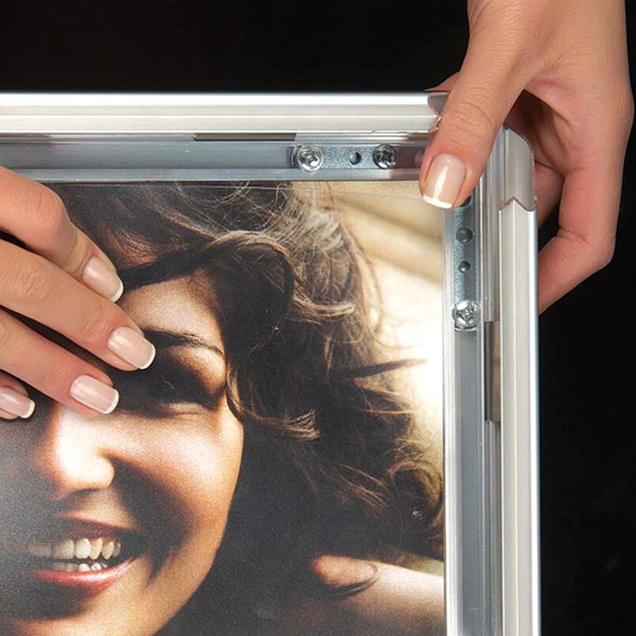 Klikramme med 32mm aluminium fladprofil, s&oslash;lv - A0