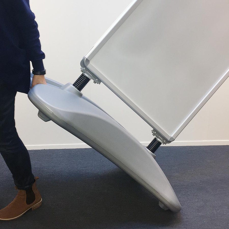 Wind-Sign Waterbase Basic Gadeskilt - 50x70 cm - s&oslash;lv