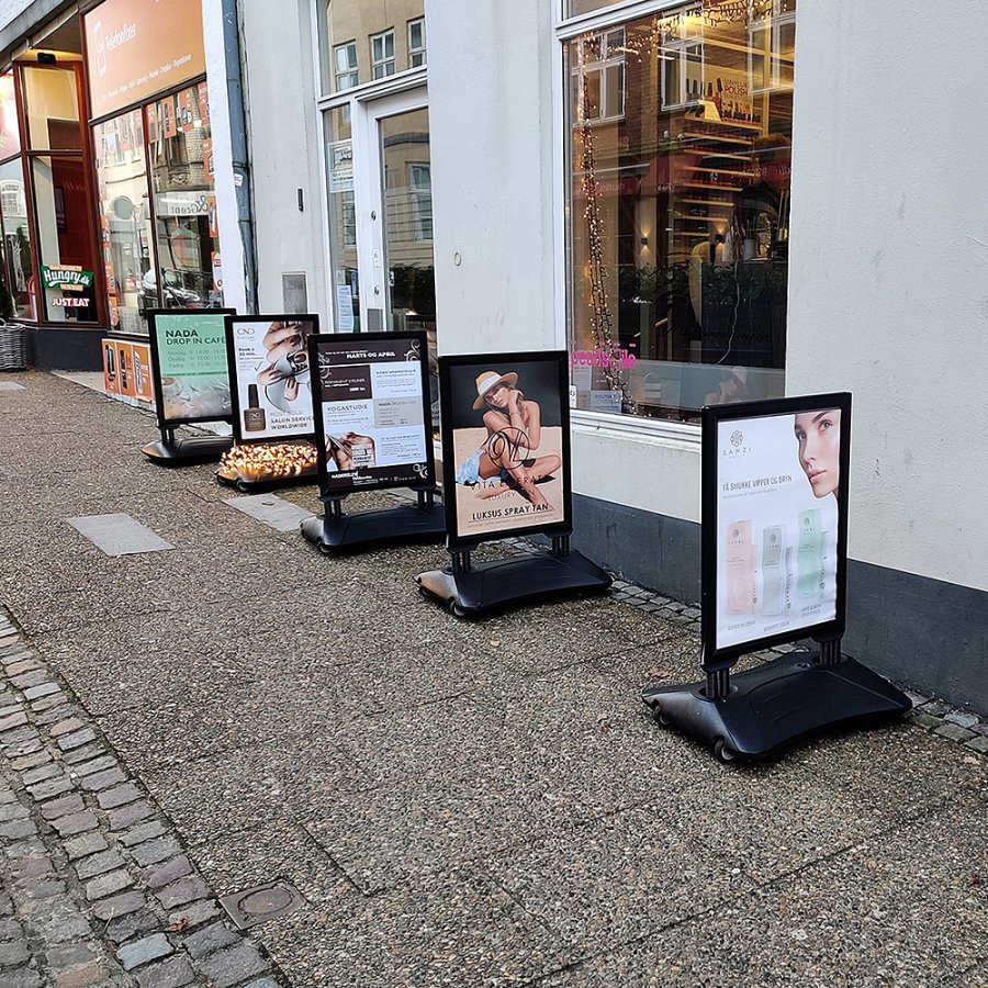 Gadeskilt, Wind-Sign Waterbase Budget, 40 mm aluprofil, Sort, A1 - 59,4 x 84,1 cm