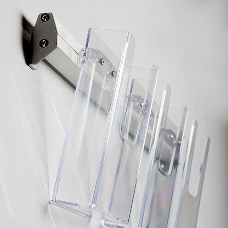 Brochureholder til v&aelig;g, aluliste med 3 stk. M65 akrylholdere
