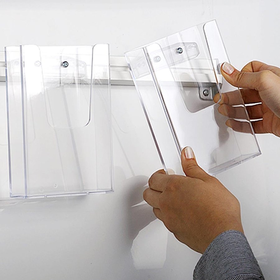 Brochureholder til v&aelig;g, aluskinne med 2 stk. A5 akrylholdere