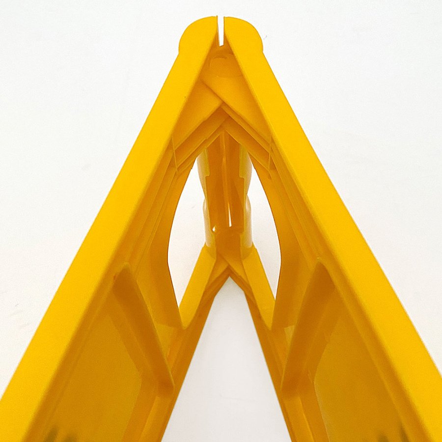 Advarselsskilt med dansk og engelsk tekst