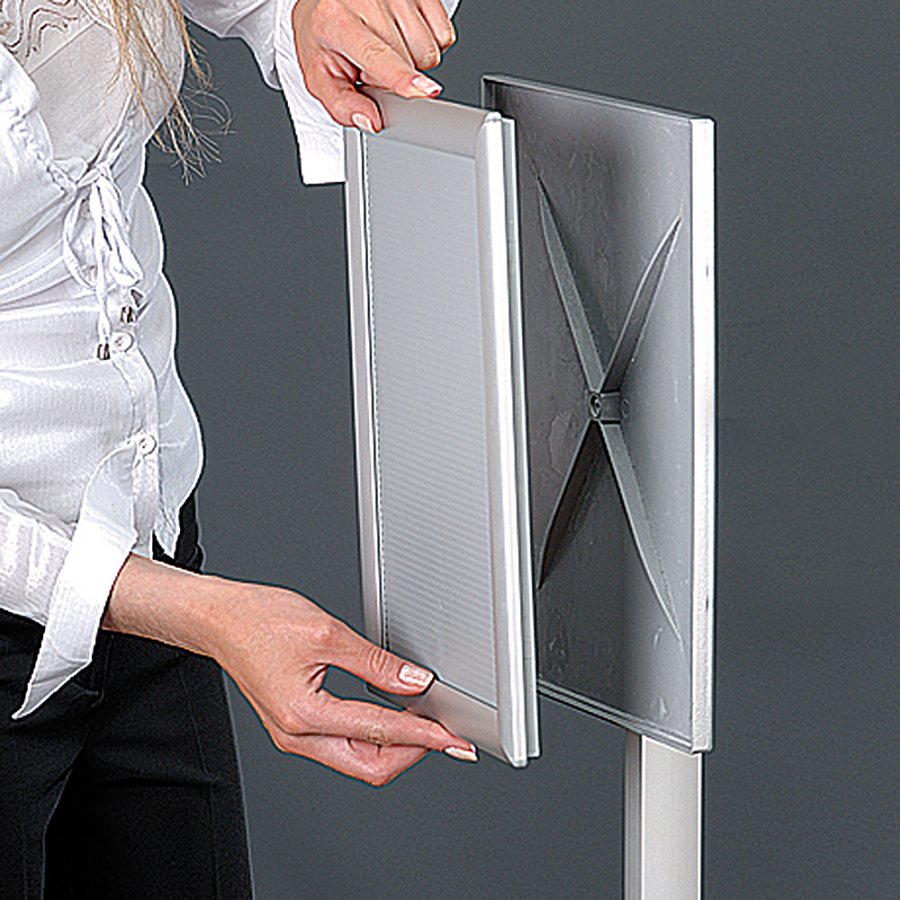 Flex Infostander, justerbar, s&oslash;lv, med A3 Klikramme