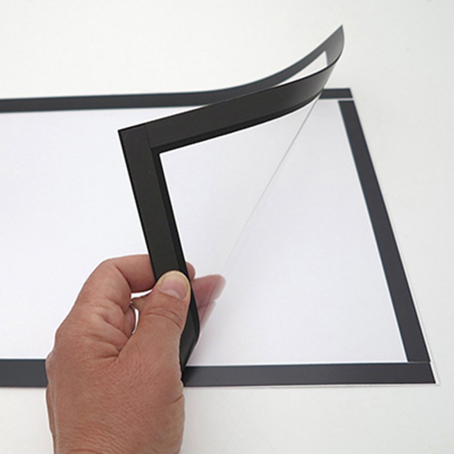 Selvkl&aelig;bende Plakat Ramme, plastik m/magnet &aring;bning, A4, sort