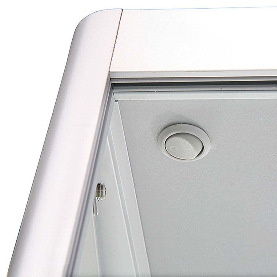 Vitrine glasskab - Showcase Tower Solo glasmontre med LED lys og l&aring;s - s&oslash;lv