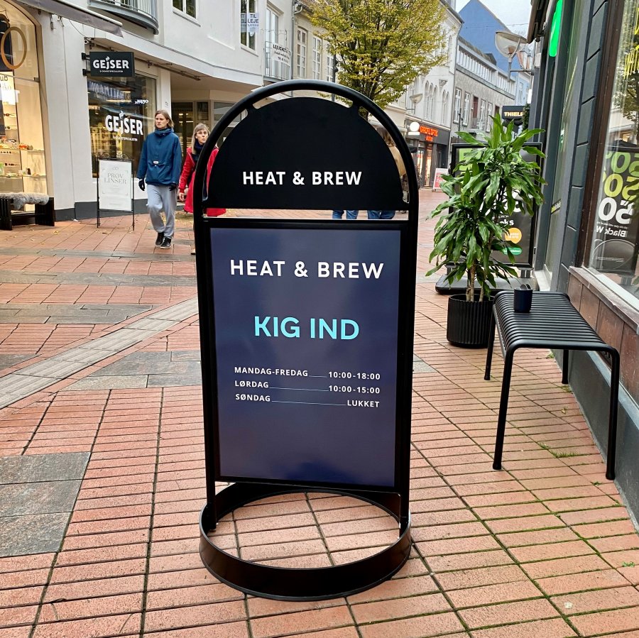 Gotik Circle Gadeskilt med logoplade, sort - 50x70 cm