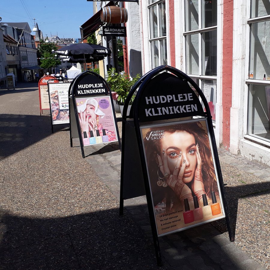 Gotik Classic Gadeskilt med logoplade - 50x70 cm - sort