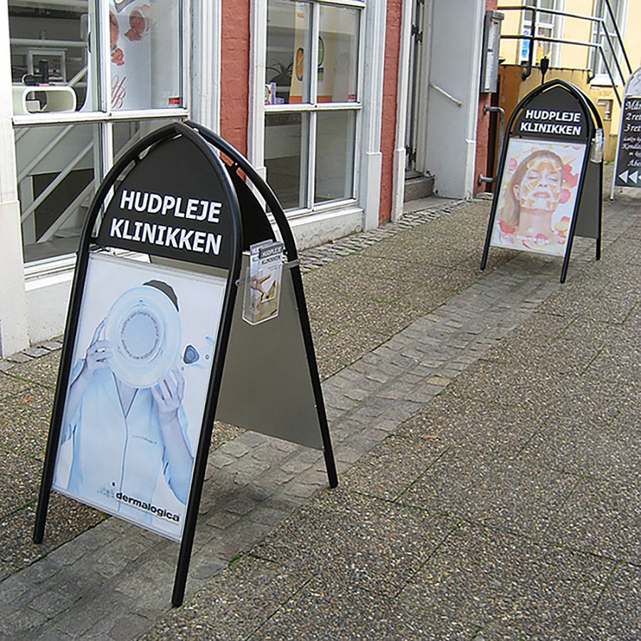 Gotik Classic Gadeskilt med logoplade - 50x70 cm - sort